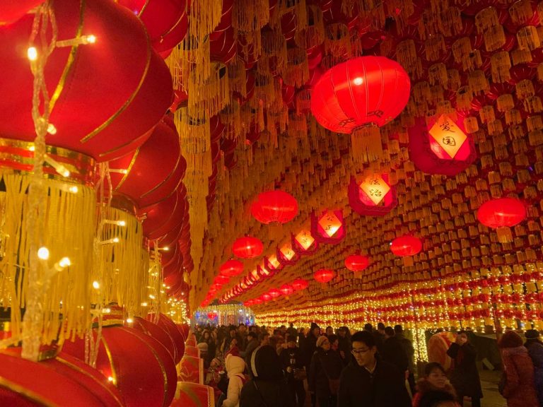 望千門如晝，嬉笑游冶