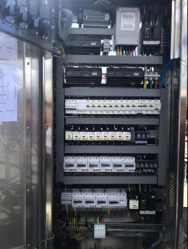 鼎立慧聯集成云智能控制器DALI模塊、電量采集模塊的配電箱